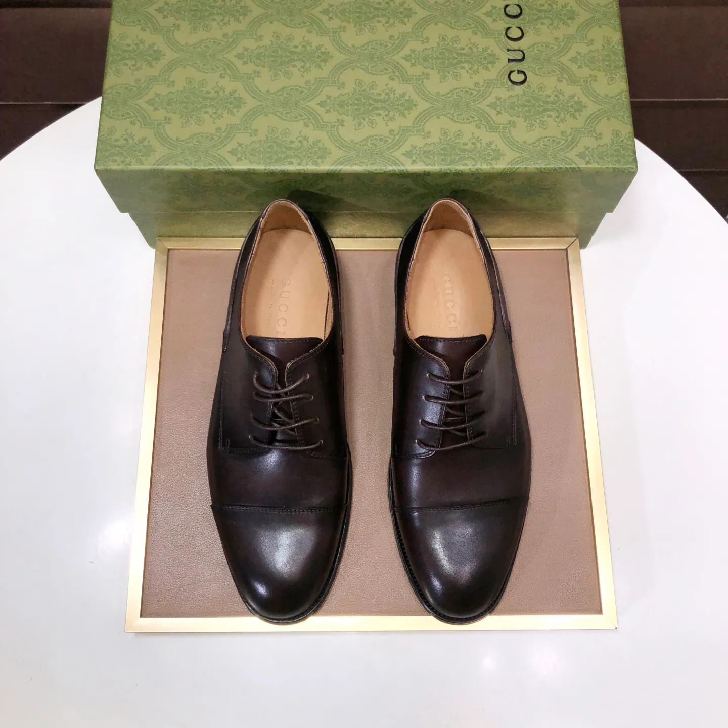 Men's shoes 💰660💰 Brand: GUCCI (Gucci) Standard code: Men's size 38/44 (45/46 can be customized) Grade: Same as the official website Original quality Material: Original cowhide Water-dyed cowhide lining Original rubber outsole Style category: Men's fashionable casual leather shoes Distinguished big-name luxury elements top luxury Color: Actual picture